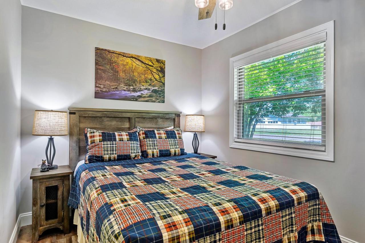 Modern Pigeon Forge Gem Near Dollywood, Gatlinburg & Smokies - 2 Mins To Pkwy & Strip, Hot Tub, Fire Pit, Cable, Hi-Speed Wifi别墅 外观 照片