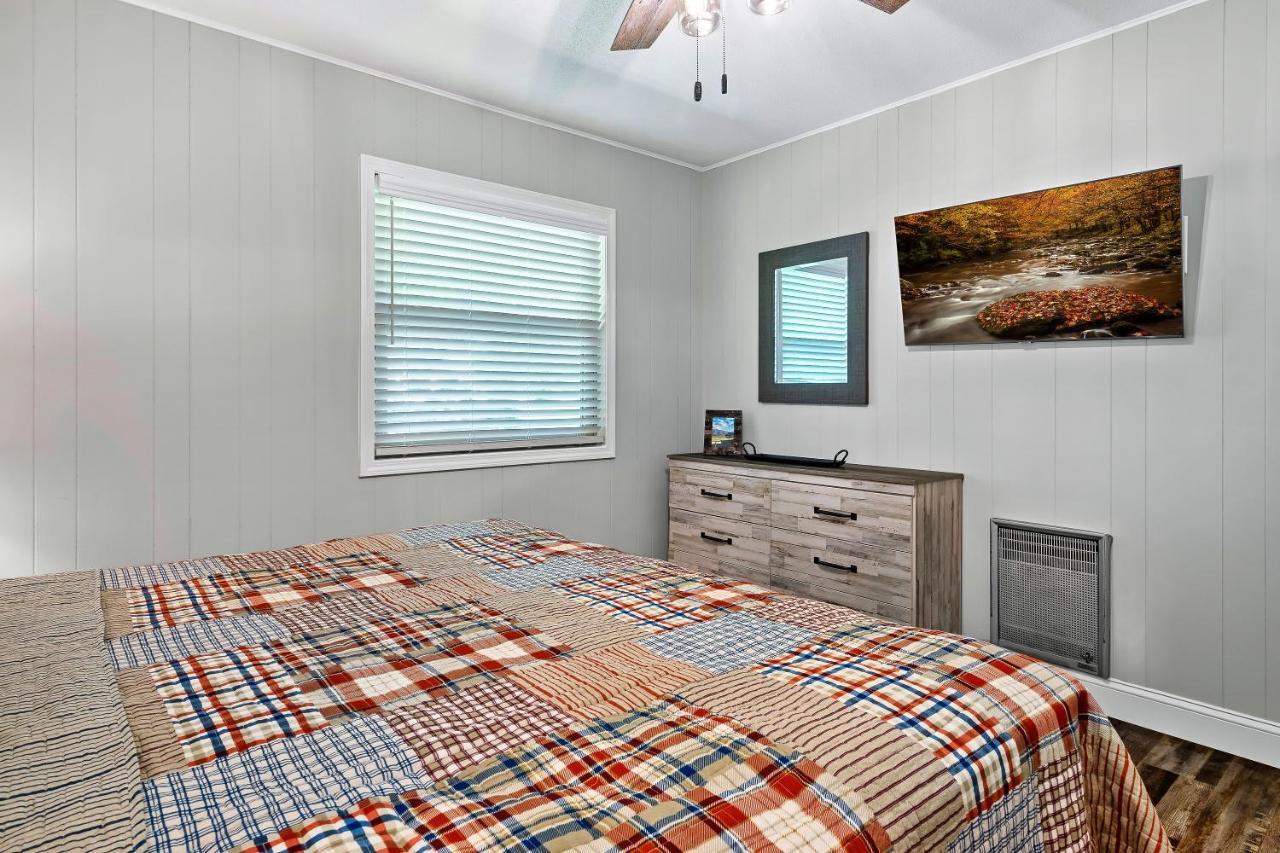 Modern Pigeon Forge Gem Near Dollywood, Gatlinburg & Smokies - 2 Mins To Pkwy & Strip, Hot Tub, Fire Pit, Cable, Hi-Speed Wifi别墅 外观 照片
